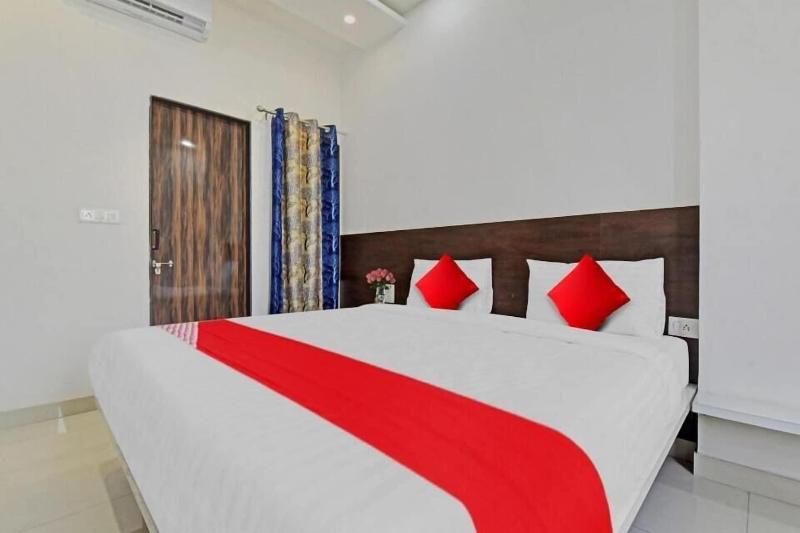 Fabhotel Angan image