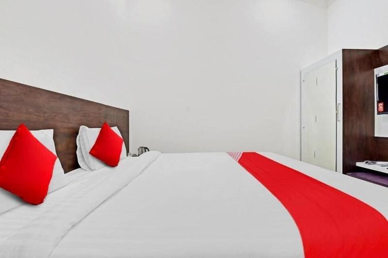 Fabhotel Angan image