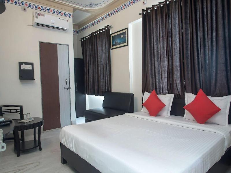 Fabhotel Angan image
