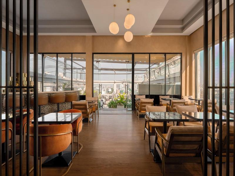 Oakwood Hotel Apartments Saigon image