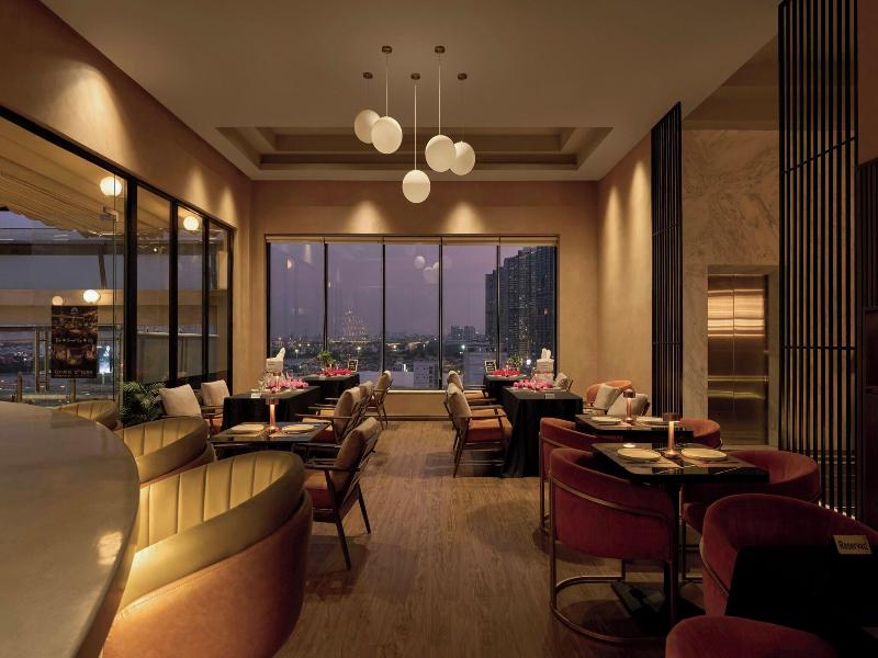 Oakwood Hotel Apartments Saigon image