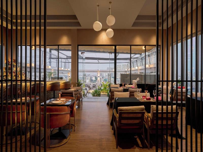 Oakwood Hotel Apartments Saigon image