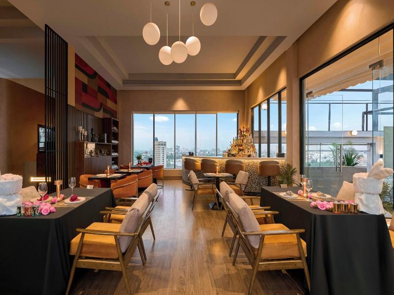 Oakwood Hotel Apartments Saigon image