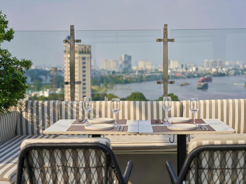 Oakwood Hotel Apartments Saigon image