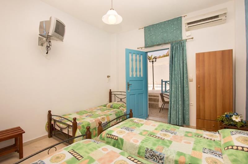 villa pelekanos santo - Image 9