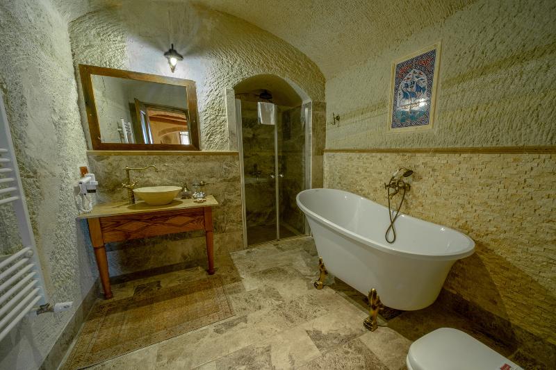 Seki Cave Suites