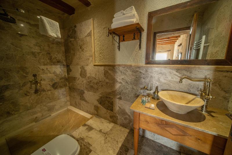 Seki Cave Suites