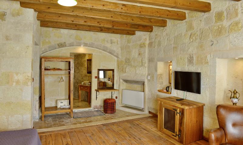 Seki Cave Suites