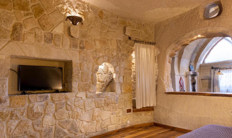 Seki Cave Suites