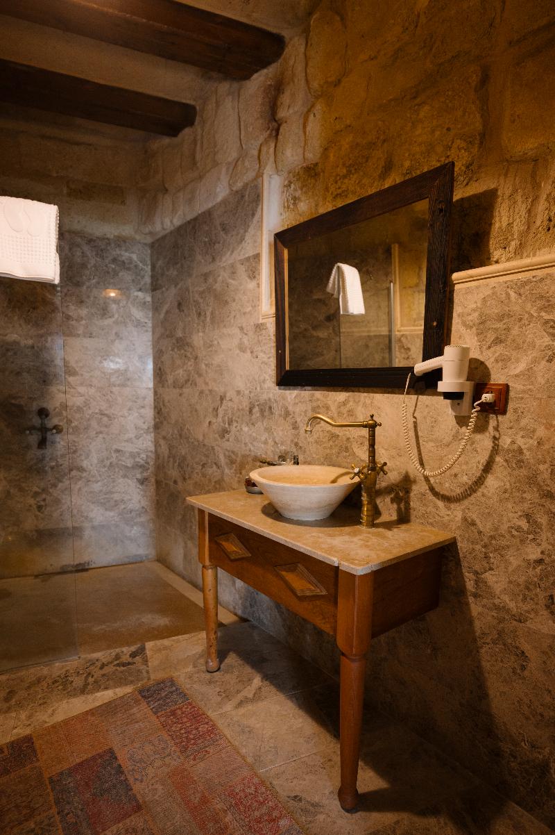 Seki Cave Suites