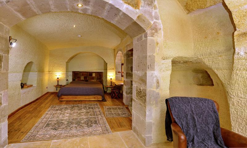 Seki Cave Suites