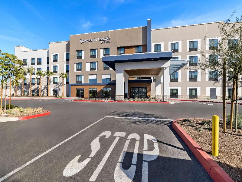 Hampton Inn & Suites By Hilton Corona image
