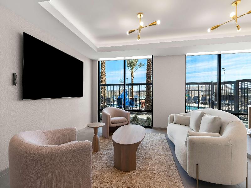 Hampton Inn & Suites By Hilton Corona image