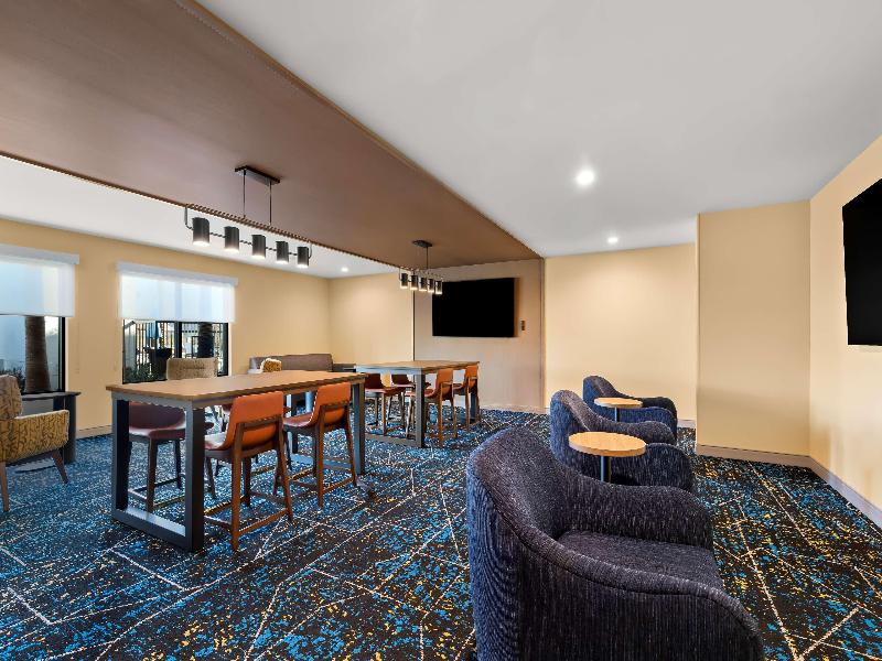 Hampton Inn & Suites By Hilton Corona image