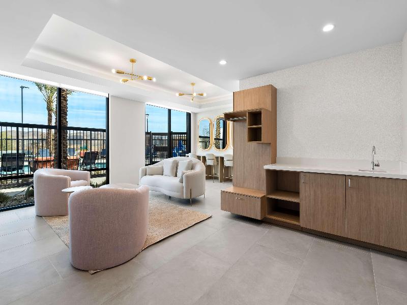 Hampton Inn & Suites By Hilton Corona image