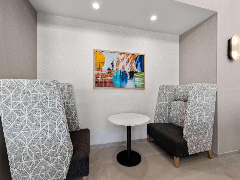 Hampton Inn & Suites By Hilton Corona image