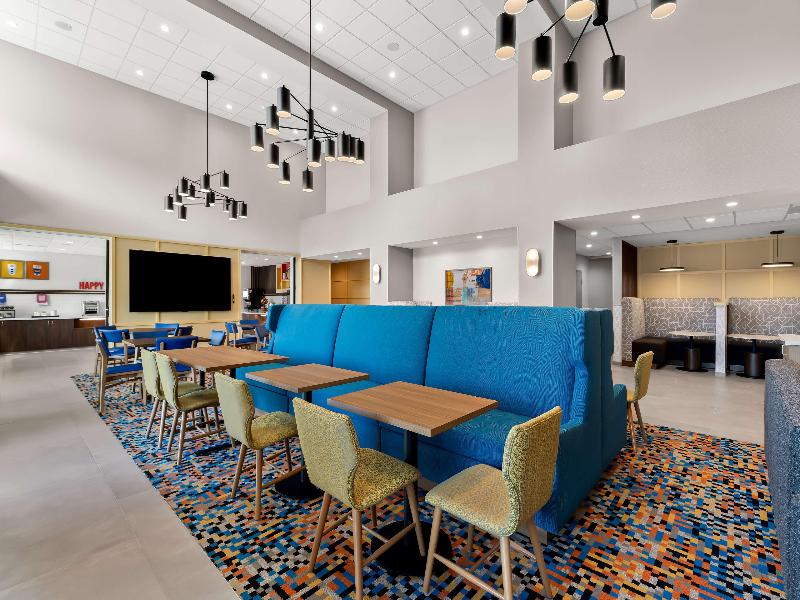 Hampton Inn & Suites By Hilton Corona image