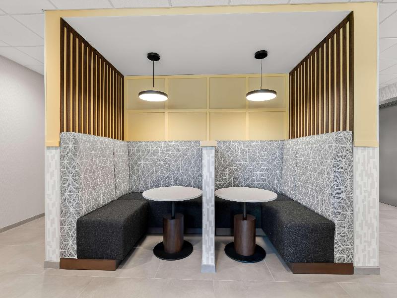 Hampton Inn & Suites By Hilton Corona image