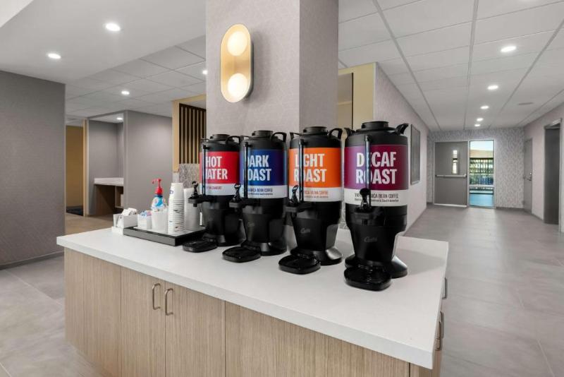 Hampton Inn & Suites By Hilton Corona image