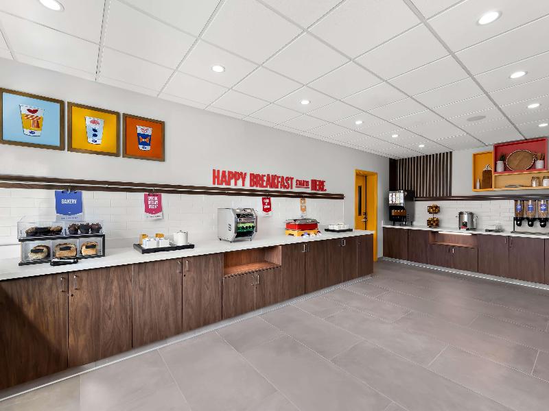 Hampton Inn & Suites By Hilton Corona image