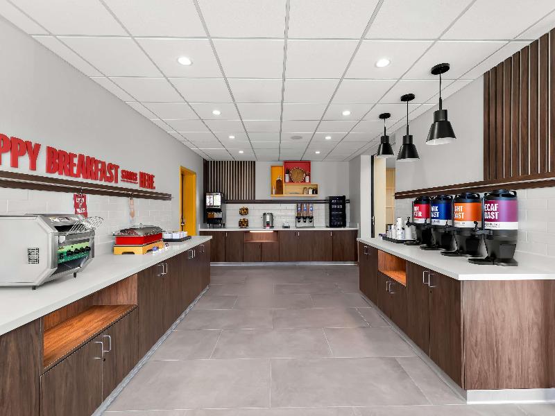 Hampton Inn & Suites By Hilton Corona image