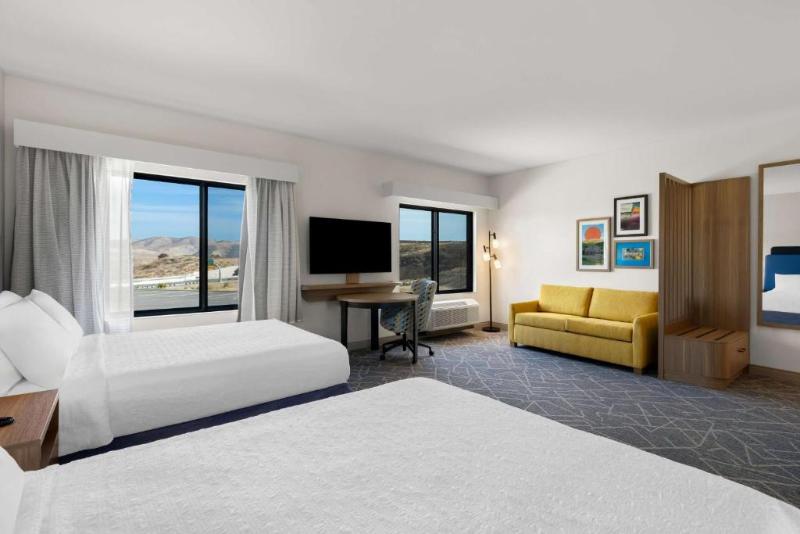 Hampton Inn & Suites By Hilton Corona image