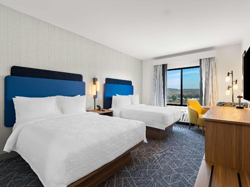 Hampton Inn & Suites By Hilton Corona image