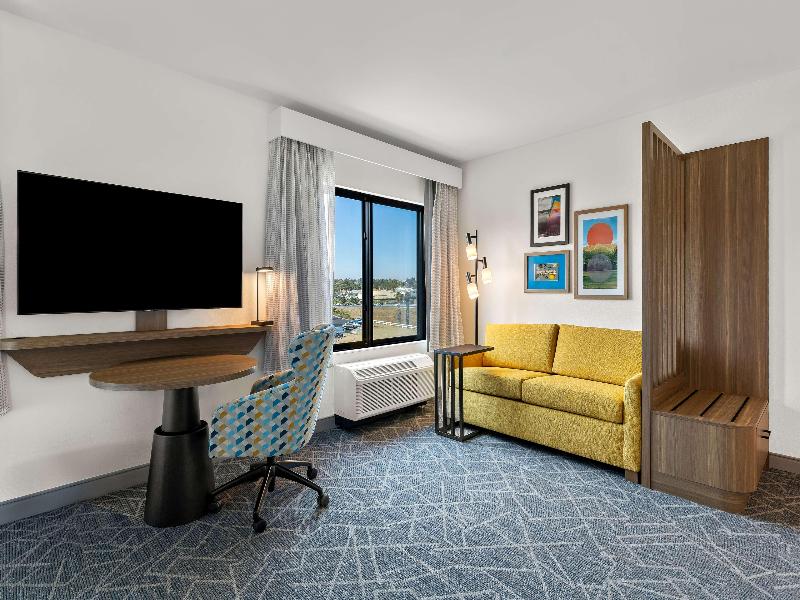 Hampton Inn & Suites By Hilton Corona image