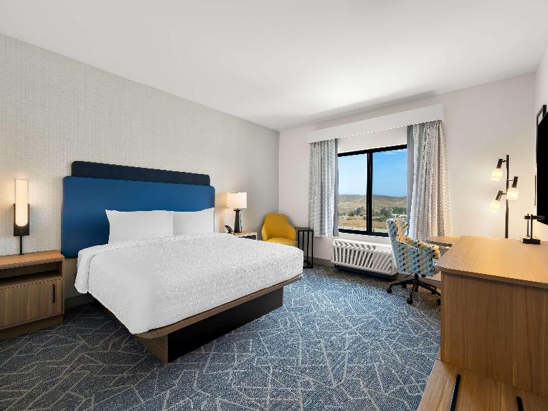Hampton Inn & Suites By Hilton Corona image