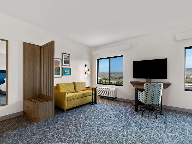 Hampton Inn & Suites By Hilton Corona image