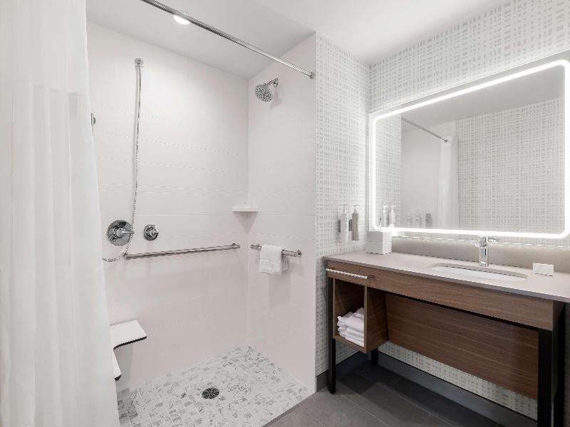 Hampton Inn & Suites By Hilton Corona image