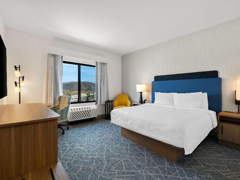 Hampton Inn & Suites By Hilton Corona image