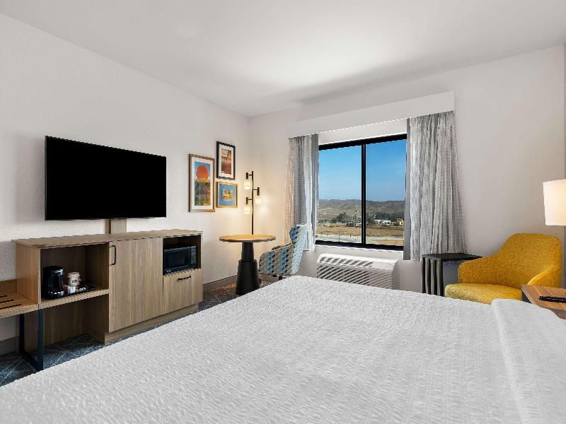 Hampton Inn & Suites By Hilton Corona image