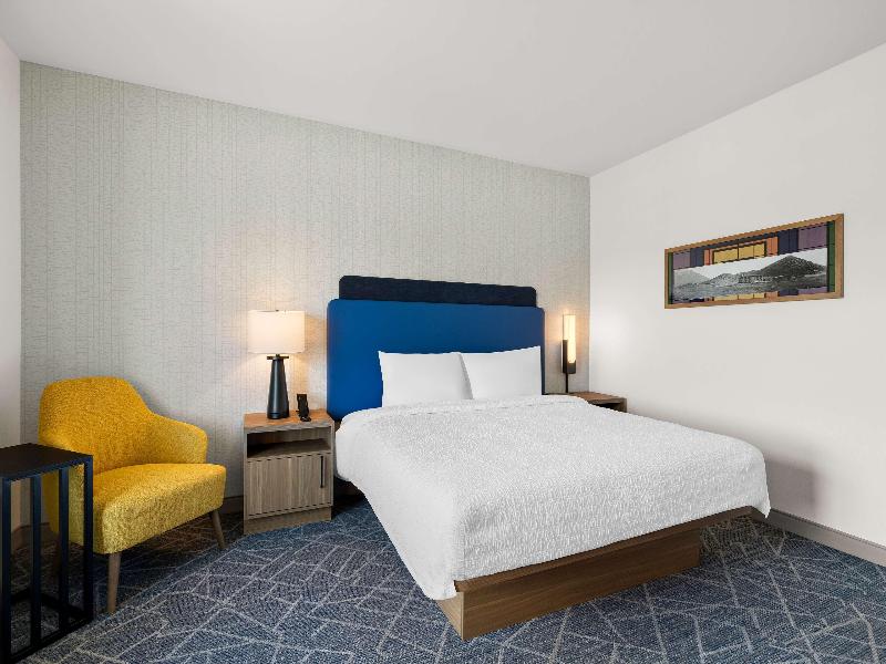 Hampton Inn & Suites By Hilton Corona image