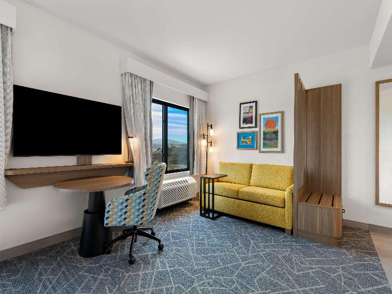 Hampton Inn & Suites By Hilton Corona image