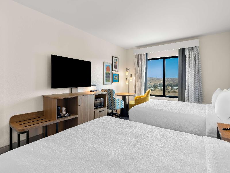 Hampton Inn & Suites By Hilton Corona image