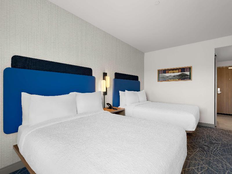 Hampton Inn & Suites By Hilton Corona image