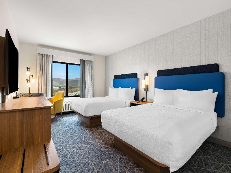 Hampton Inn & Suites By Hilton Corona image