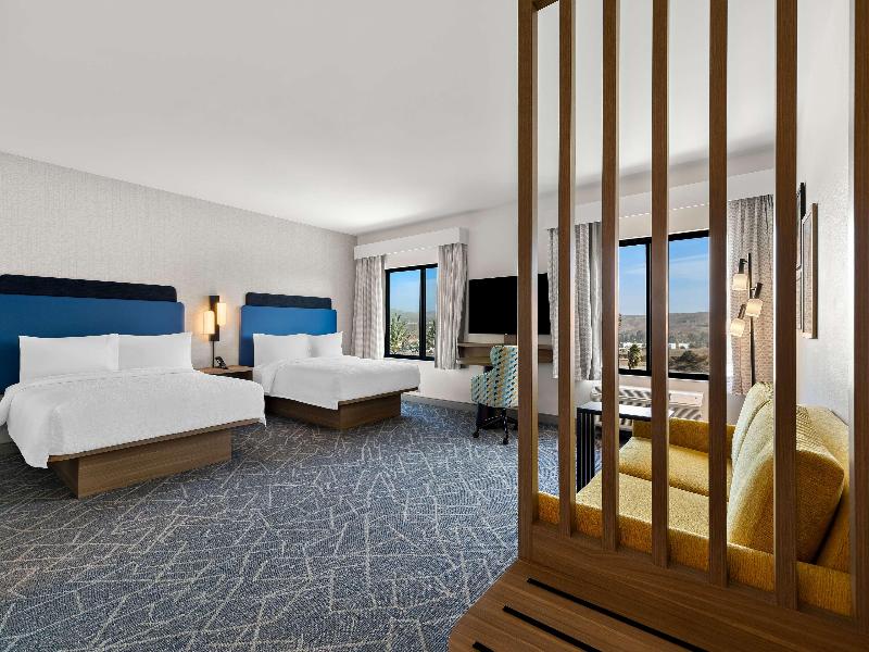 Hampton Inn & Suites By Hilton Corona image