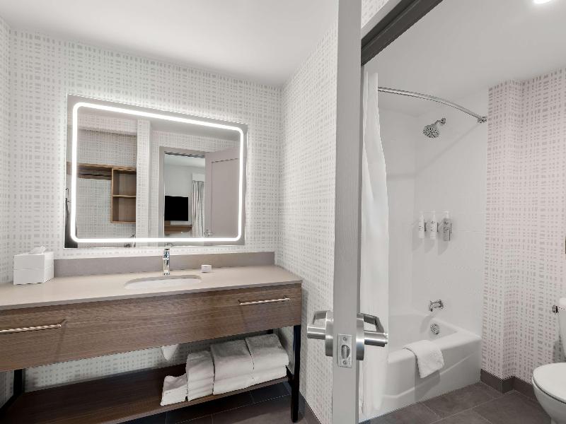 Hampton Inn & Suites By Hilton Corona image