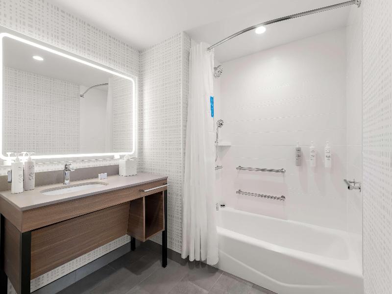 Hampton Inn & Suites By Hilton Corona image
