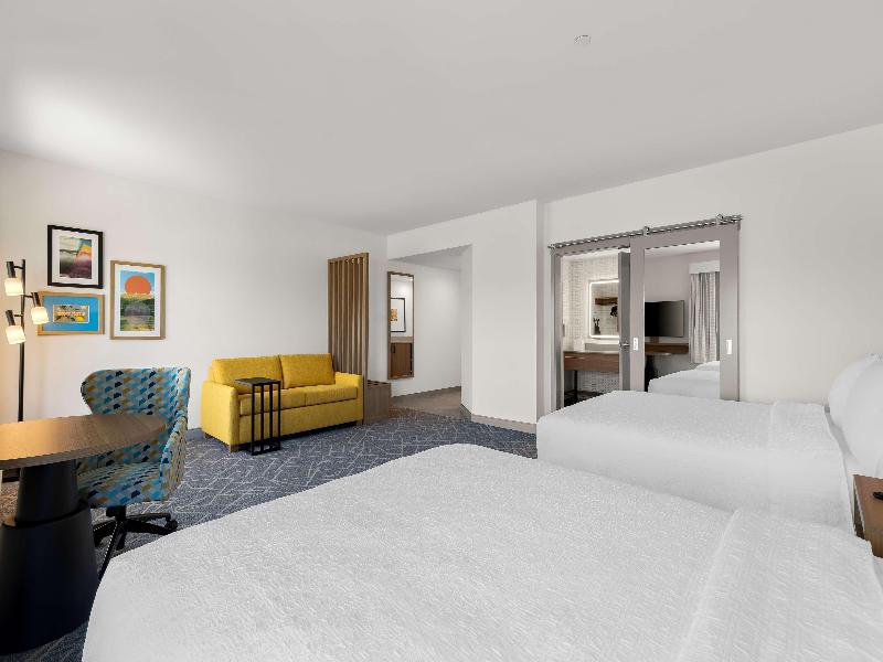 Hampton Inn & Suites By Hilton Corona image