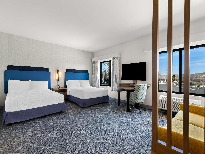 Hampton Inn & Suites By Hilton Corona image