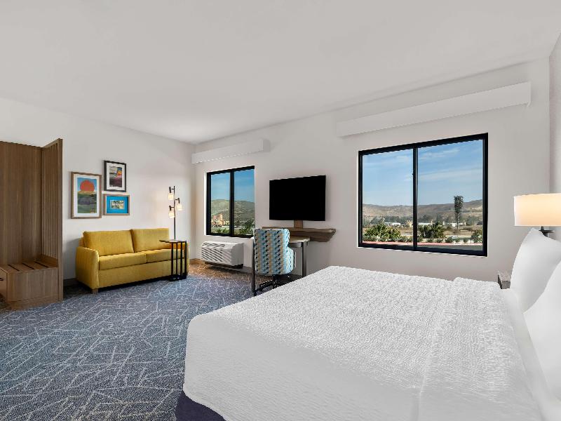 Hampton Inn & Suites By Hilton Corona image