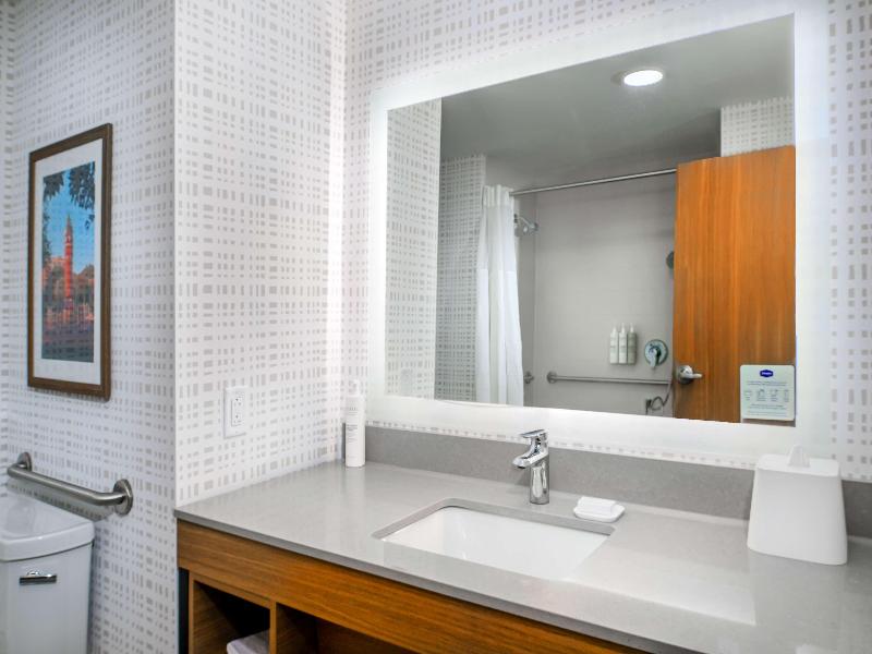 Hampton Inn By Hilton St. Louis Airport image