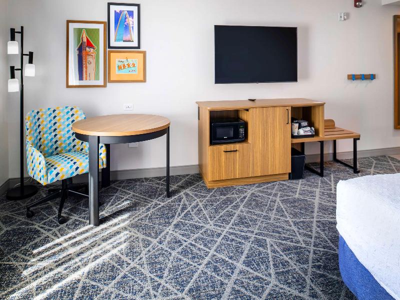 Hampton Inn By Hilton St. Louis Airport image