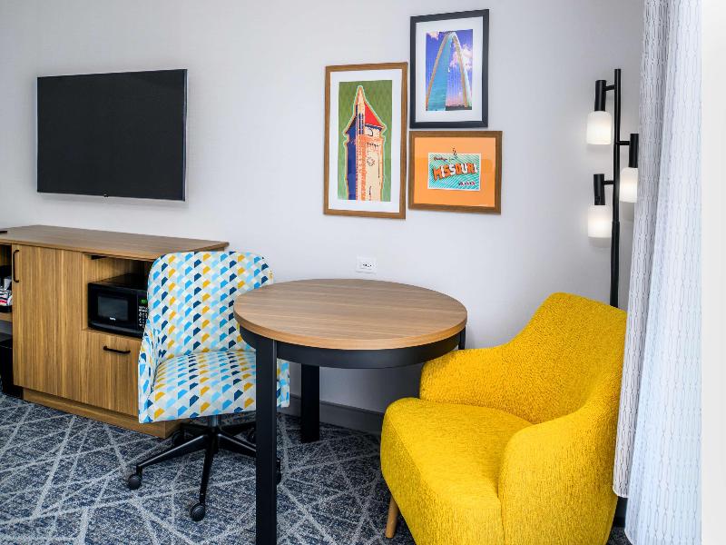 Hampton Inn By Hilton St. Louis Airport image