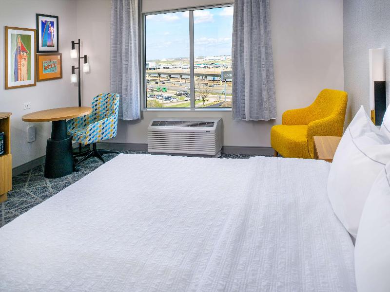Hampton Inn By Hilton St. Louis Airport image