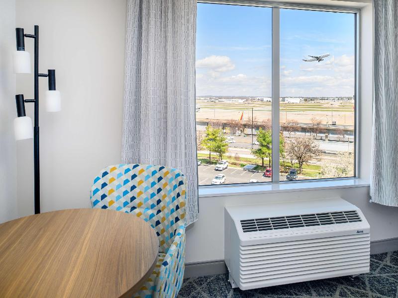 Hampton Inn By Hilton St. Louis Airport image
