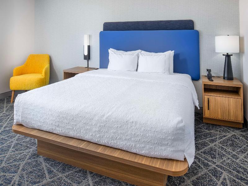 Hampton Inn By Hilton St. Louis Airport image
